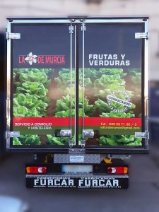 Rotulación integral camión Flor de Murcia trasera