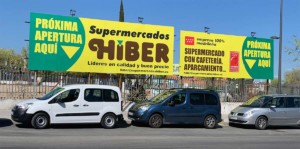 Carteles gigantes próxima apertura supermercados HIBER