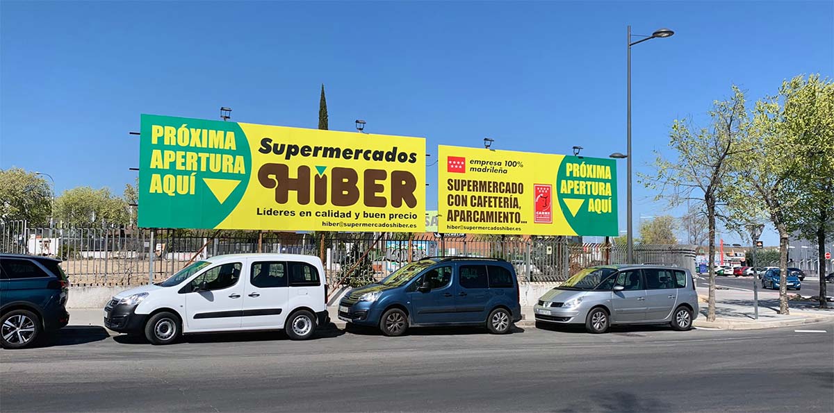 Valla publicitaria próxima apertura supermercados HIBER