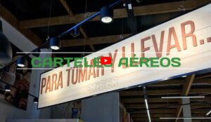 Carteles aéreos es un video que muestra algunos de los trabajos realizados en el hipermercado HIBER en Tres Cantos