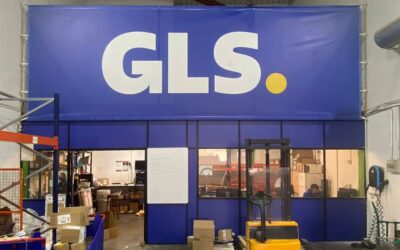 Impresión sobre lona textil gigante publicitaria micro perforada para la firma de transportes GLS