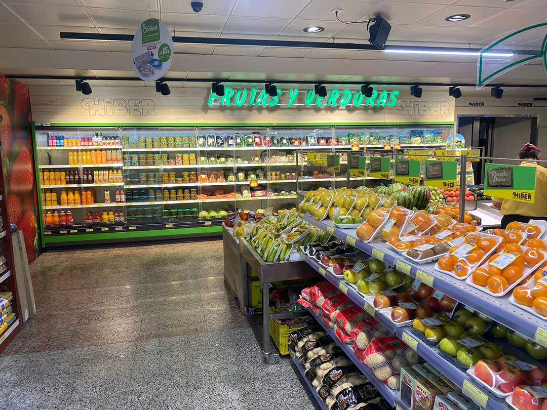 Instalación de copetes personalizados para supermercados de Madrid