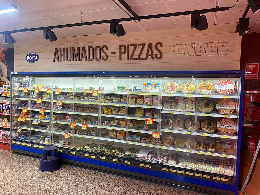 Instalación de copetes personalizados para supermercados en Madrid