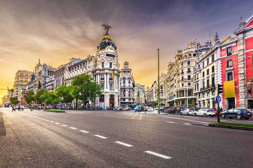Cómo aprovechar al máximo tus rótulos luminosos en Madrid