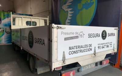 Proceso de rotulación económica caja abierta camión en Vallecas