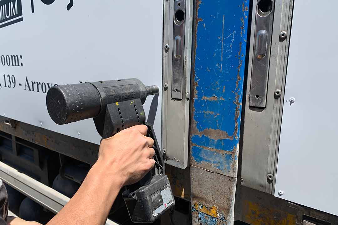 Detalle rotulación camión