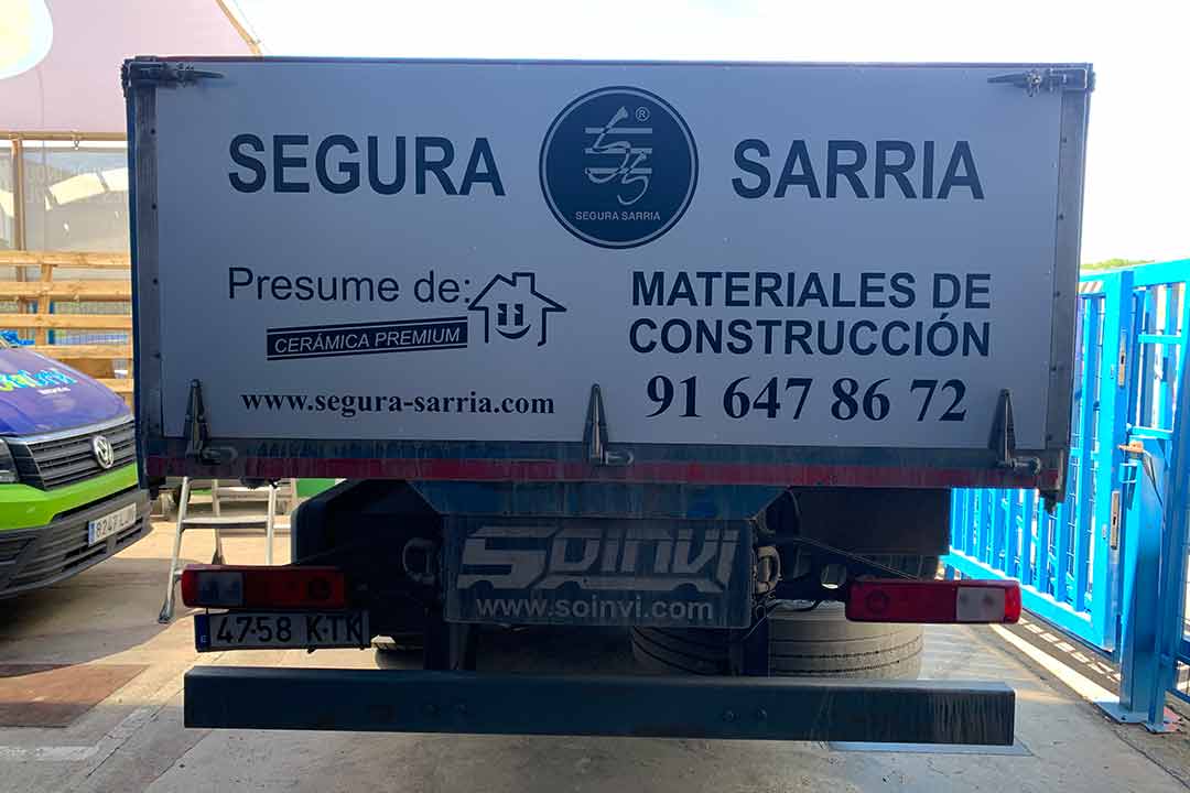 Instalación vinilo camión